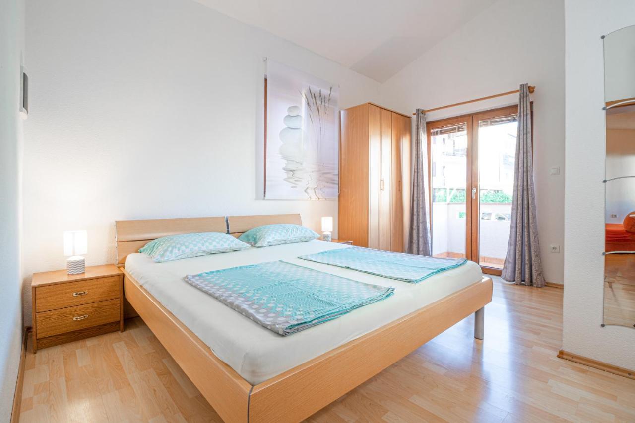 Apartments Dujmovic With Terrace Baska  Ngoại thất bức ảnh