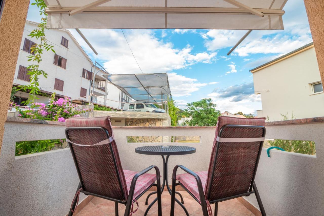 Apartments Dujmovic With Terrace Baska  Ngoại thất bức ảnh