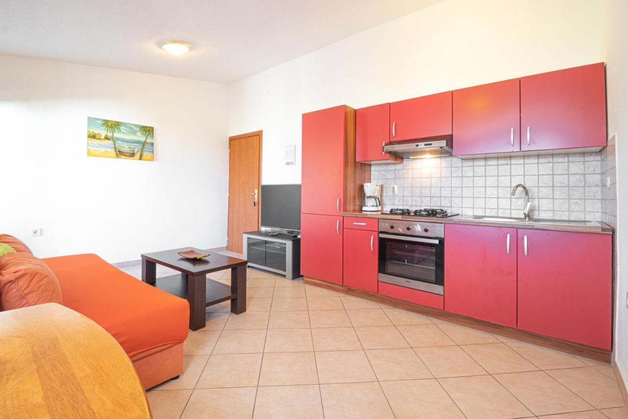 Apartments Dujmovic With Terrace Baska  Ngoại thất bức ảnh