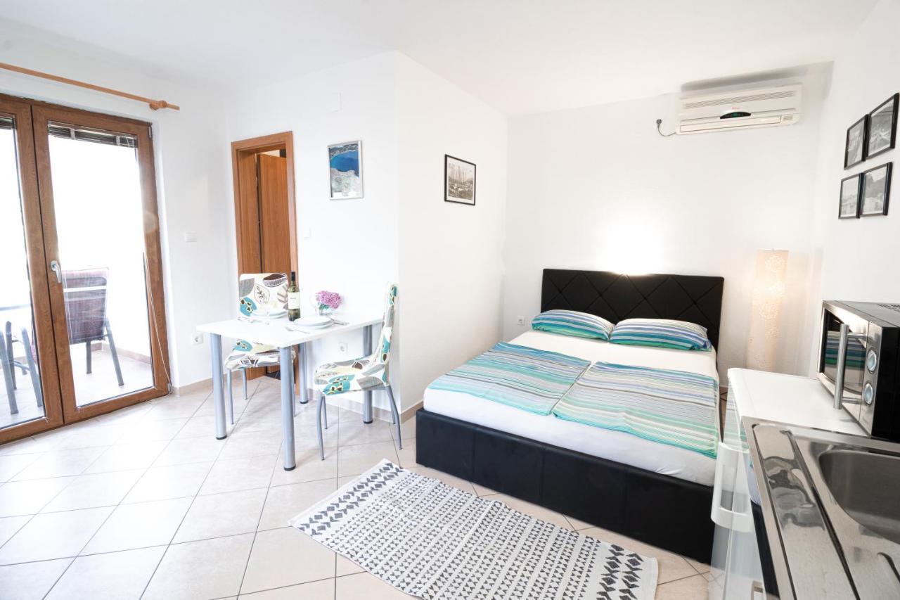 Apartments Dujmovic With Terrace Baska  Ngoại thất bức ảnh