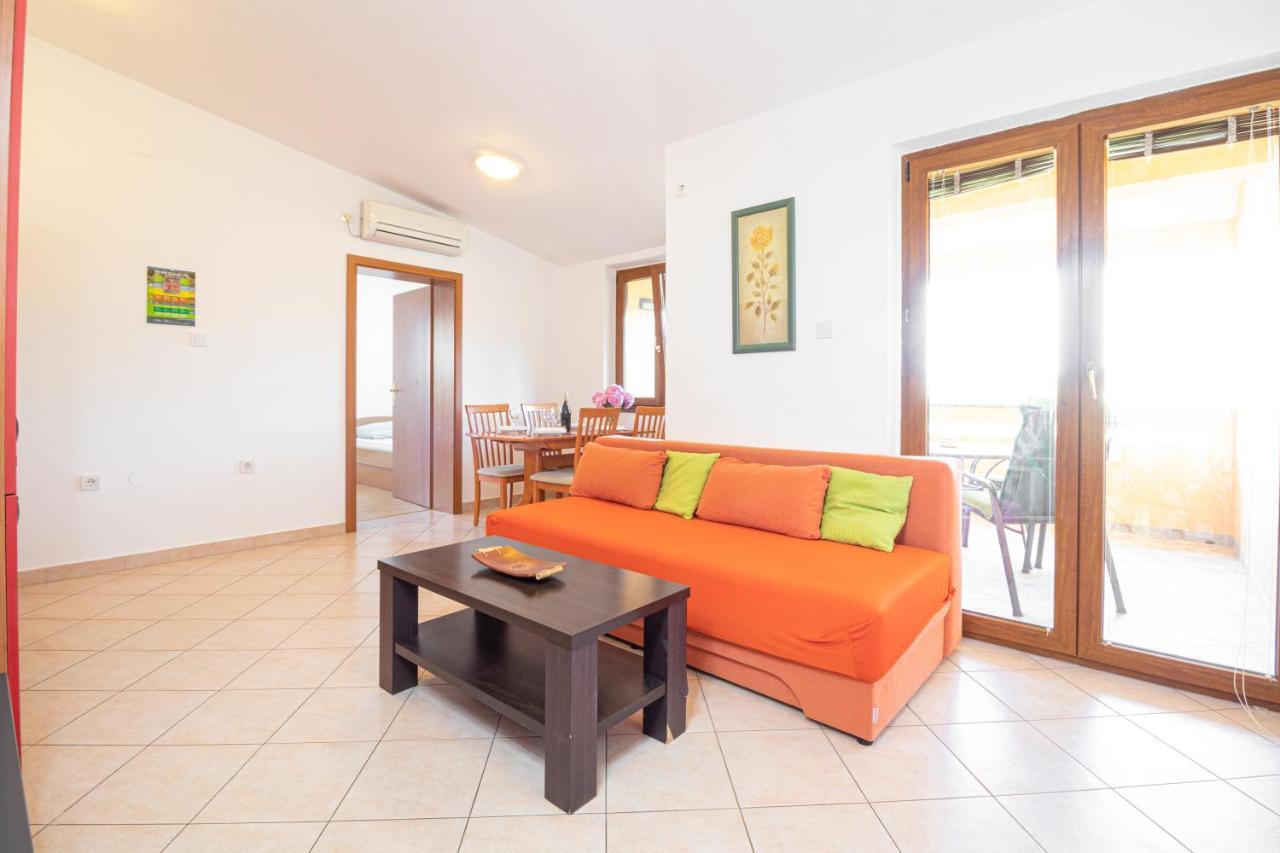 Apartments Dujmovic With Terrace Baska  Ngoại thất bức ảnh